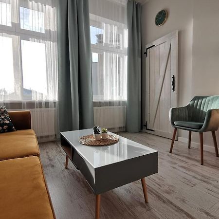 Przytulny Apartament W Centrum Kupiecka-Drzewna Zielona Góra Exteriör bild